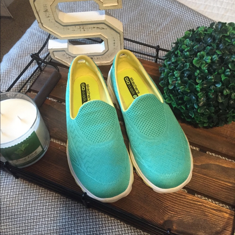 Sketchers go walk shoes